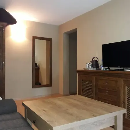 Zaara Estate Winery & 3*