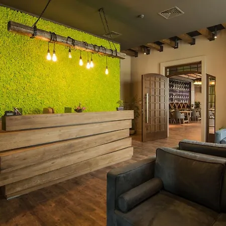 Zaara Estate Winery & 3* Glavan