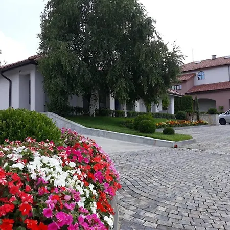 Hotel Zaara Estate Winery & Glavan