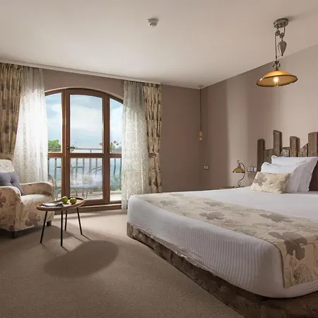 Zaara Estate Winery &