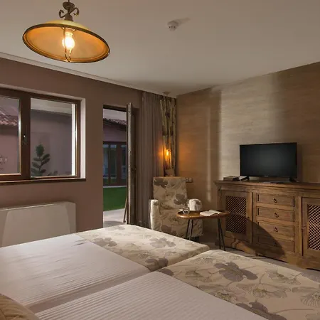 Zaara Estate Winery & 3*