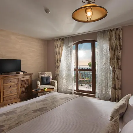 Zaara Estate Winery &