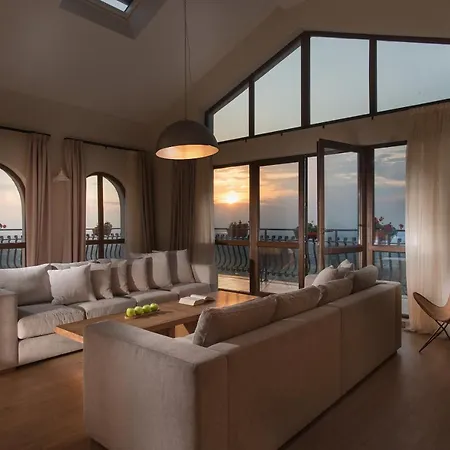 Zaara Estate Winery & 3*