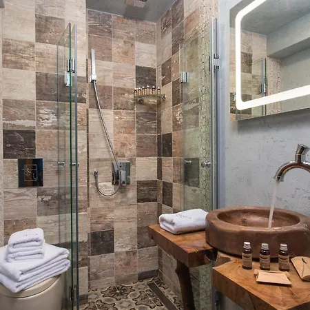 Hotel Zaara Estate Winery & Glavan
