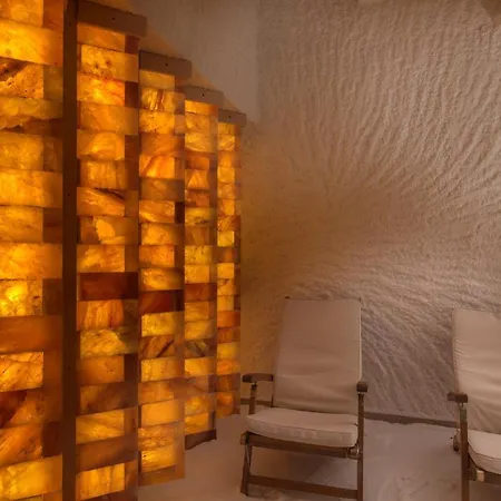 Zaara Estate Winery & 3*