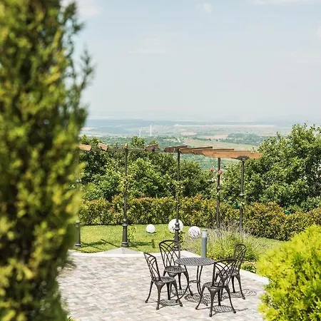Hotel Zaara Estate Winery & Glavan