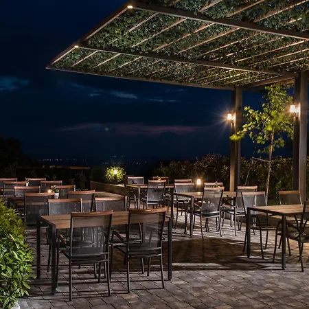 Zaara Estate Winery & 3*