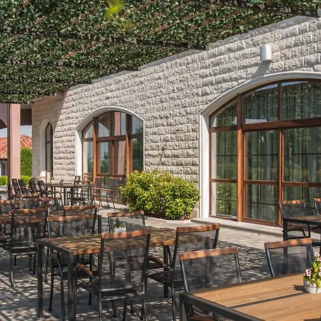 Hotel Zaara Estate Winery & Glavan