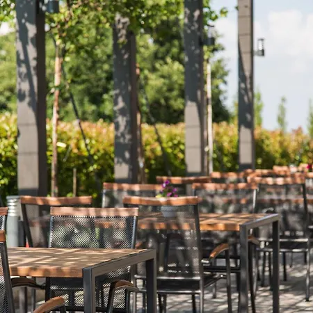 Zaara Estate Winery & 3*