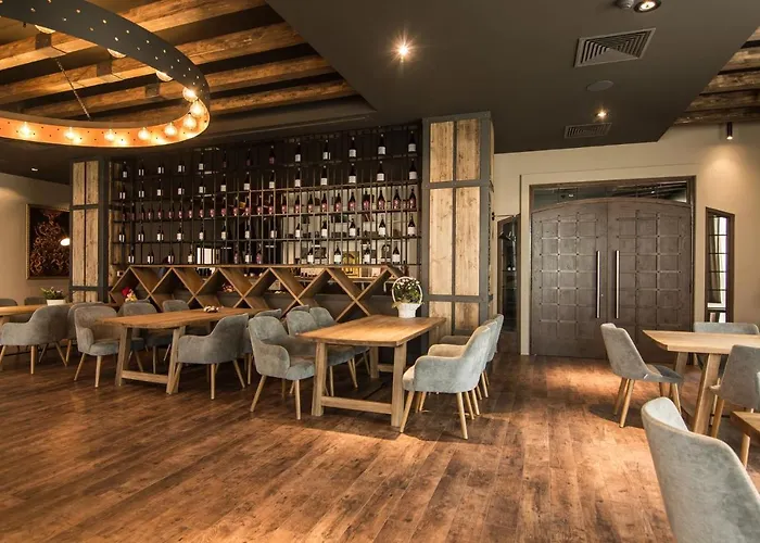 Zaara Estate Winery & 3*