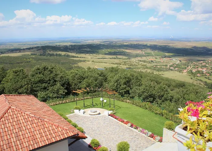 Zaara Estate Winery & فندق Glavan