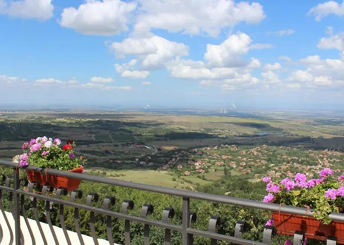 فندق Zaara Estate Winery & Glavan