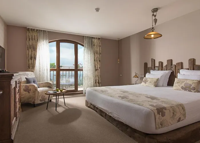 Zaara Estate Winery &