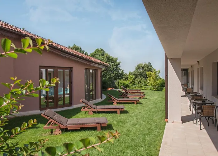 Zaara Estate Winery & فندق