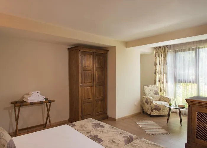 Zaara Estate Winery & فندق