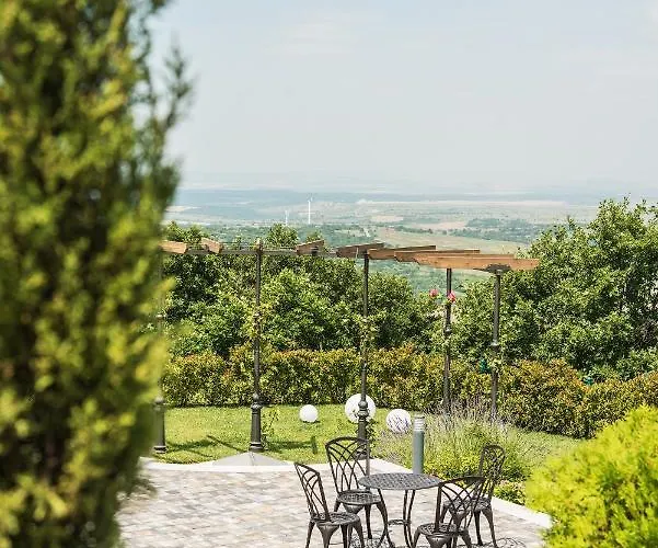 فندق Zaara Estate Winery & Glavan