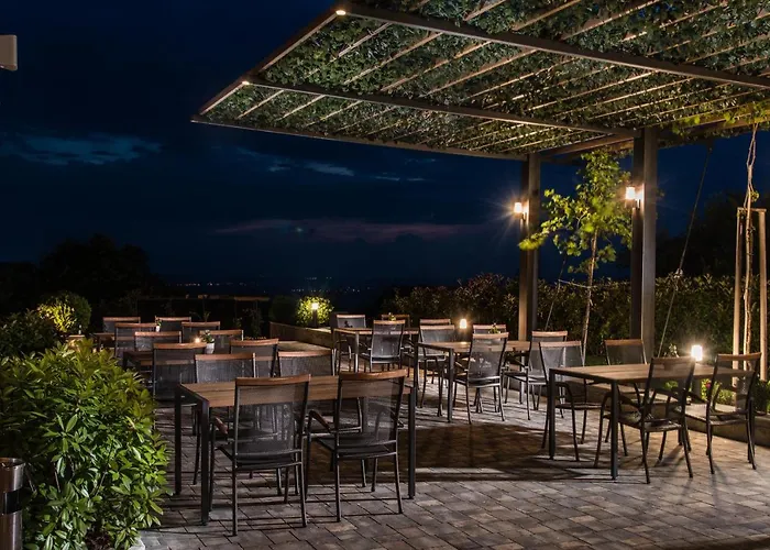 Zaara Estate Winery & 3*