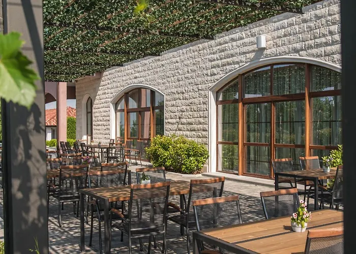 فندق Zaara Estate Winery & Glavan