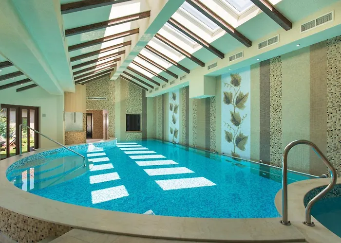 Zaara Estate Winery & 3*