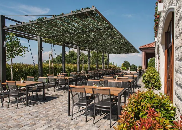 Zaara Estate Winery & 3*