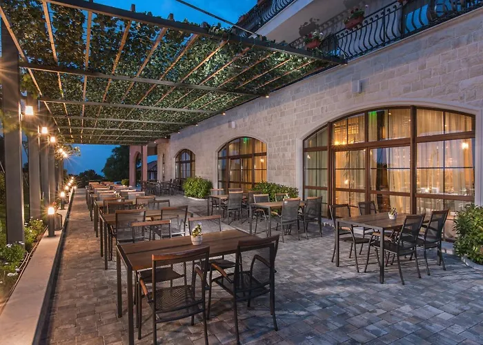 فندق Zaara Estate Winery & 3*