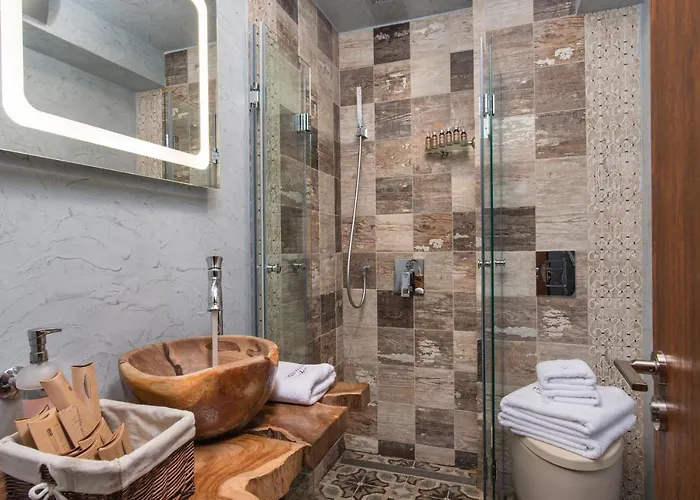 Zaara Estate Winery & فندق